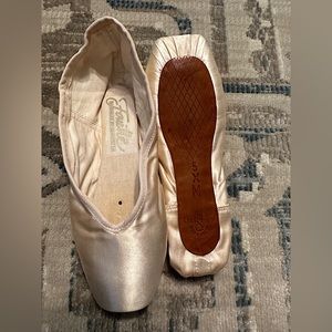 Fouetté pointe shoes by Grishko